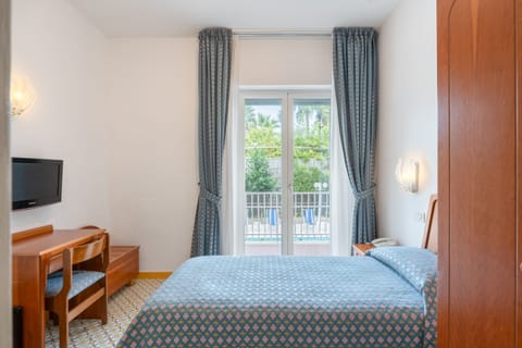 Double Room | 1 bedroom, minibar, in-room safe, desk