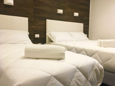 Triple Room | Premium bedding, in-room safe, free cribs/infant beds, free WiFi