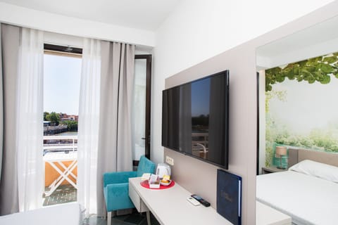 Double Room, Balcony, Harbor View | Minibar, in-room safe, desk, soundproofing