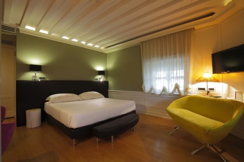 Deluxe Double Room | Minibar, in-room safe, desk, free WiFi