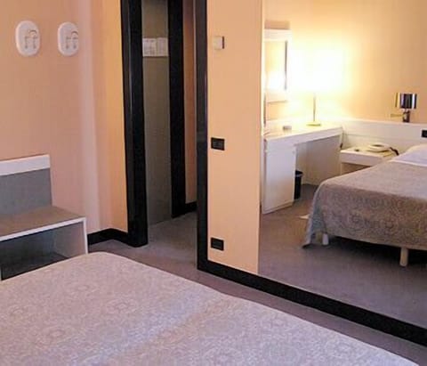 Double Room | Minibar, in-room safe, desk, soundproofing