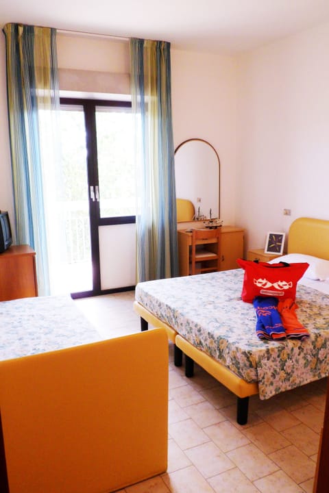 Economy Double Room | Minibar, in-room safe, desk, iron/ironing board