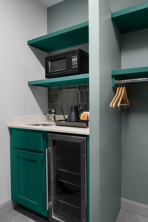 Junior Suite | Living area | 55-inch flat-screen TV with satellite channels, TV