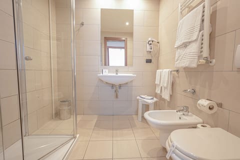 Executive Room | Bathroom | Free toiletries, hair dryer, slippers, towels