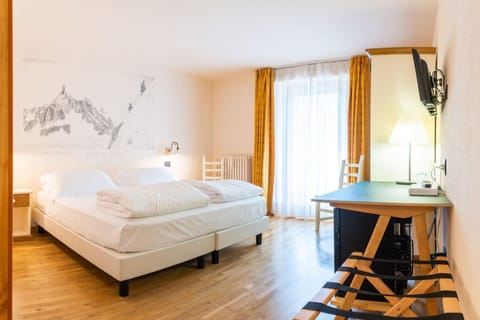 Superior Double Room, Balcony | Minibar, in-room safe, individually decorated, desk