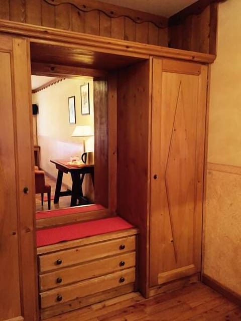 Suite | In-room safe, cribs/infant beds, rollaway beds, free WiFi