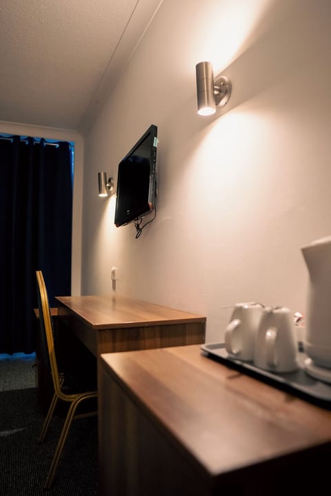 Deluxe Room, 1 Double Bed | 1 bedroom, desk, free WiFi, bed sheets