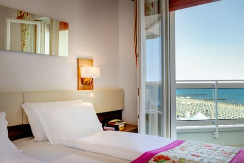 Standard Double or Twin Room | Hypo-allergenic bedding, free minibar, in-room safe, desk