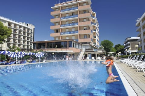 Seasonal outdoor pool, pool umbrellas