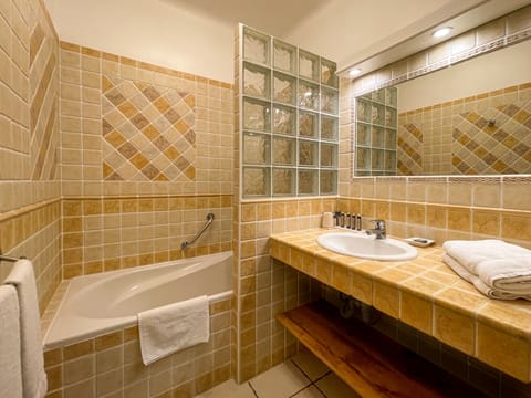 Double Room, Balcony | Bathroom | Free toiletries, hair dryer, towels