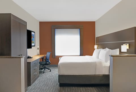 Suite, 1 King Bed | In-room safe, desk, laptop workspace, blackout drapes