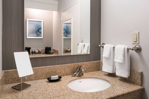 Combined shower/tub, eco-friendly toiletries, hair dryer, towels