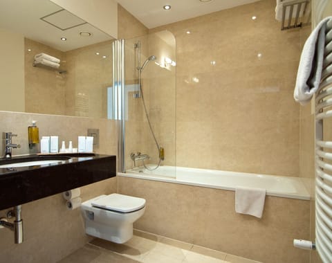 Classic Double Room, 1 Double Bed | Bathroom | Hair dryer, towels