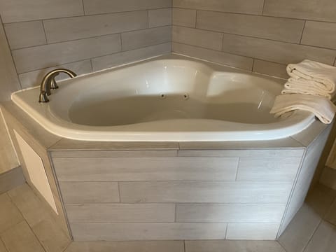 Suite, 1 King Bed with Sofa bed | Private spa tub