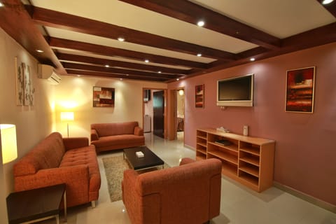 Suite | Living room | LCD TV, fireplace