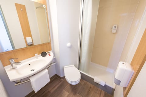 Quadruple Room, Non Smoking | Bathroom | Shower, free toiletries, hair dryer, towels