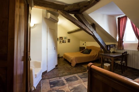 Triple Room | Individually decorated, individually furnished, free WiFi, bed sheets