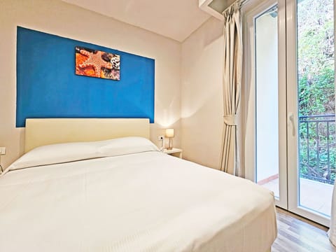 Economy Double or Twin Room | In-room safe, desk, free WiFi, bed sheets