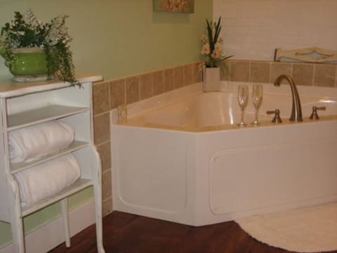 Jetted tub