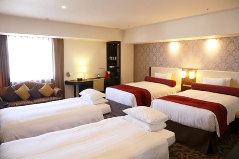 Deluxe Twin Room, 2 Twin Beds, Non Smoking | Premium bedding, in-room safe, desk, soundproofing