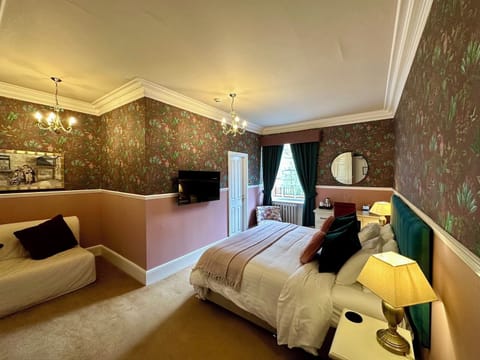 Executive Double or Twin Room | Iron/ironing board, free WiFi