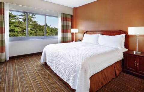 Suite, 1 King Bed, Accessible | 1 bedroom, in-room safe, desk, blackout drapes