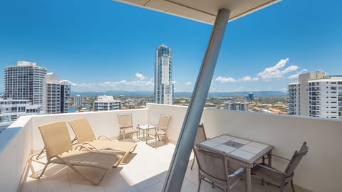 3 Bedroom 2 Bathroom Sub Penthouse | Terrace/patio