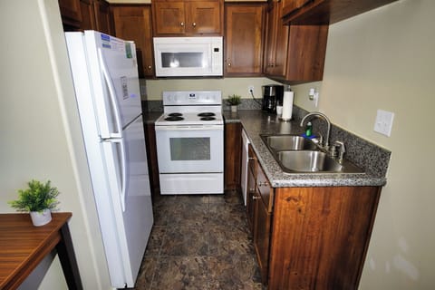 Deluxe Studio, 1 Double Bed, Kitchen | Private kitchen | Full-size fridge, microwave, oven, stovetop