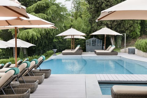 Seasonal outdoor pool, pool umbrellas