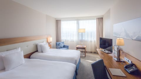 Deluxe Twin Room, 2 Twin Beds | Premium bedding, minibar, in-room safe, desk