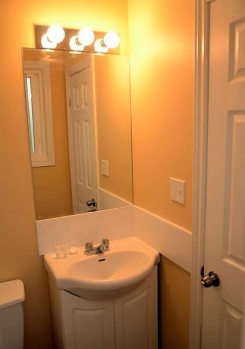 Double Room, 2 Queen Beds | Bathroom sink