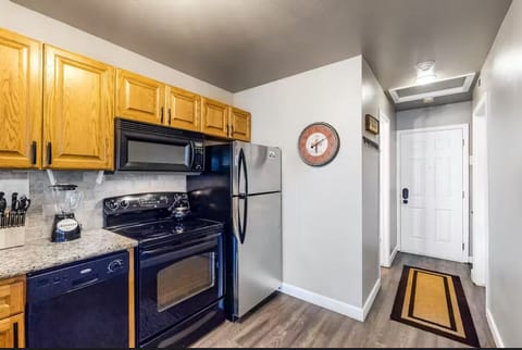 Premier Condo, 1 Bedroom, Hot Tub, Mountain View | Private kitchen | Fridge, microwave, coffee/tea maker