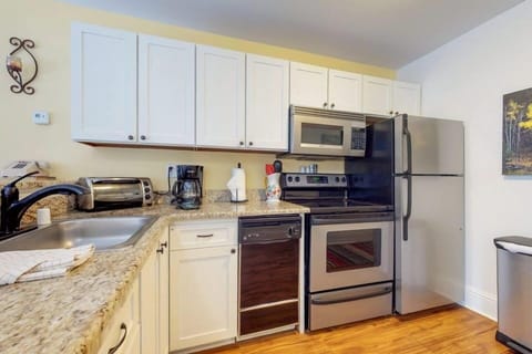 Premier Condo, 1 Bedroom, Hot Tub, Mountain View | Private kitchen | Fridge, microwave, coffee/tea maker