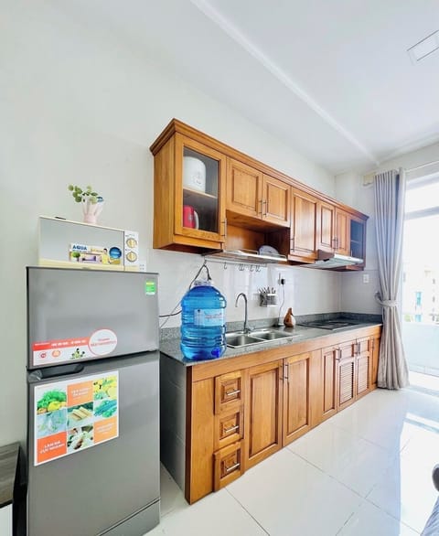 Standard Studio | Private kitchen | Fridge, stovetop, electric kettle, cookware/dishes/utensils