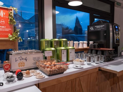 Daily continental breakfast (EUR 12.90 per person)