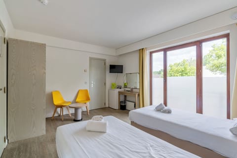 Comfort Twin Room | In-room safe, desk, cribs/infant beds, free WiFi