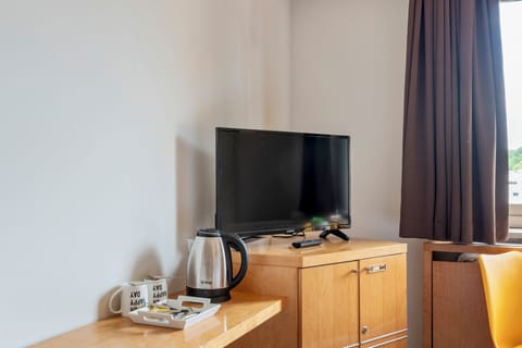 Executive Room Double with daily cleaning | Television