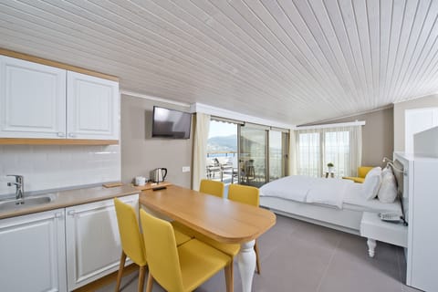 Penthouse Suite with Sea and Pool View | Premium bedding, down comforters, Select Comfort beds, minibar