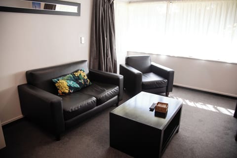 Deluxe Room, Spa bath | In-room safe, desk, iron/ironing board, free WiFi