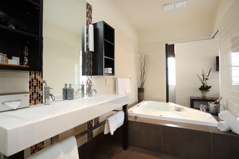 Standard Room, Non Smoking, Balcony (King Suite) | Bathroom | Shower, hair dryer, towels