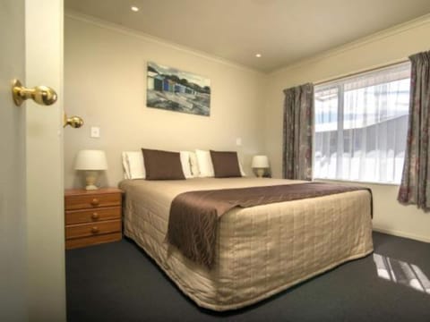 2 Bedroom Suite | Iron/ironing board, free WiFi, bed sheets