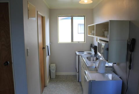 One Bedroom Apartment | Private kitchenette | Fridge, microwave, electric kettle, toaster