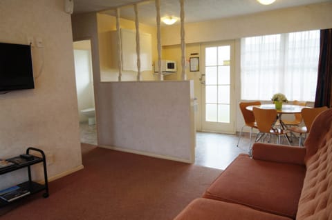 Family Suite, 1 Bedroom, Non Smoking | Living area | Flat-screen TV