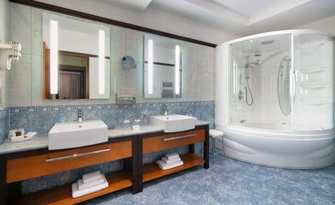 Executive Suite, Terrace, Sea View | Bathroom | Rainfall showerhead, slippers, towels