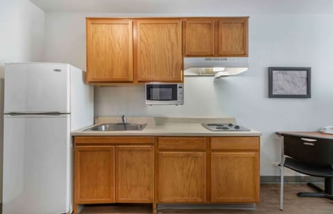 Desk, laptop workspace, iron/ironing board, free WiFi