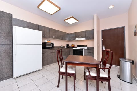 Suite, 1 King Bed, Non Smoking, Kitchenette | Private kitchenette | Fridge, microwave