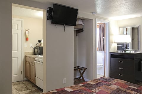 Comfort Single Room | 1 bedroom, desk, laptop workspace, blackout drapes