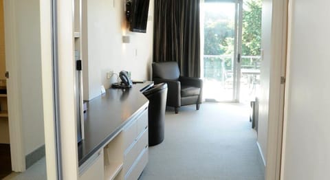 Executive Suite, River View | Premium bedding, pillowtop beds, desk, blackout drapes