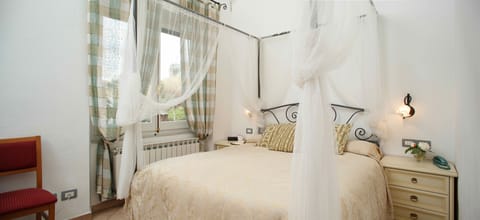 Hypo-allergenic bedding, down comforters, Select Comfort beds, minibar