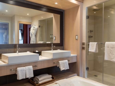 Suite, 1 King Bed (L'envol) | Premium bedding, pillowtop beds, free minibar items, in-room safe